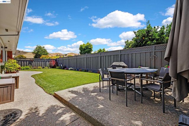 524 Hillview Dr, Fremont, CA 94536
