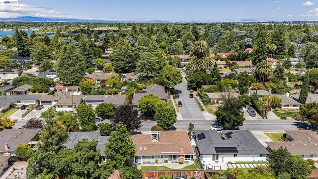 524 Hillview Dr, Fremont, CA 94536