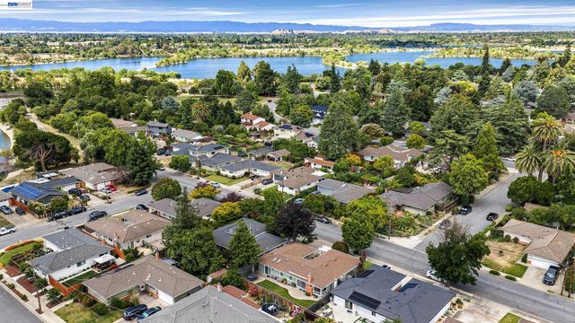 524 Hillview Dr, Fremont, CA 94536