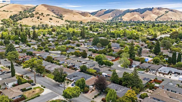524 Hillview Dr, Fremont, CA 94536