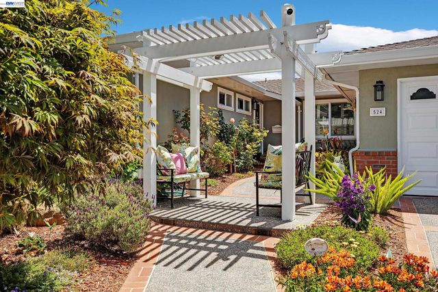 524 Hillview Dr, Fremont, CA 94536