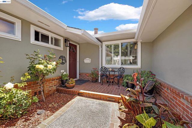 524 Hillview Dr, Fremont, CA 94536