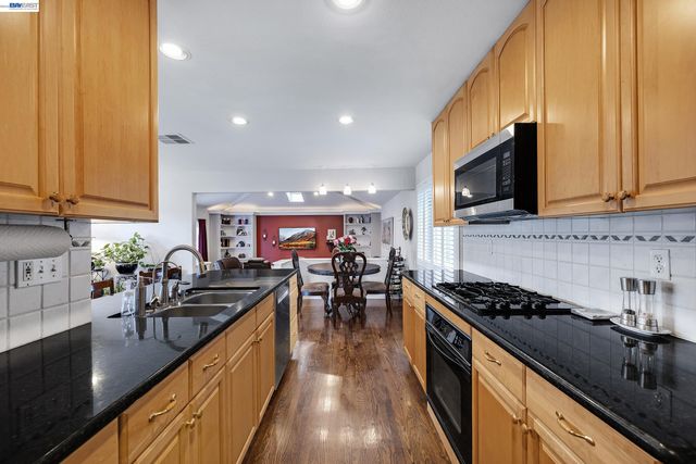 524 Hillview Dr, Fremont, CA 94536