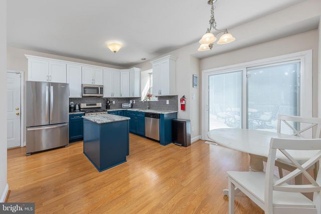 6 MORNINGSTAR CT, Sicklerville, NJ 08081