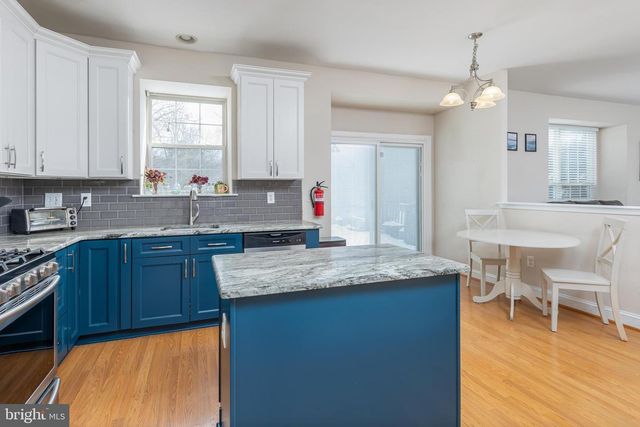 6 MORNINGSTAR CT, Sicklerville, NJ 08081