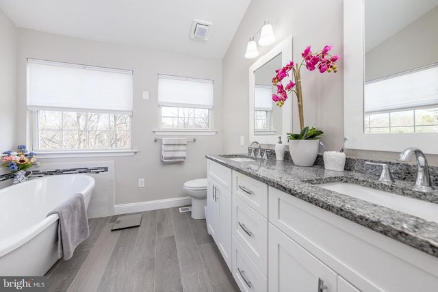 6 MORNINGSTAR CT, Sicklerville, NJ 08081