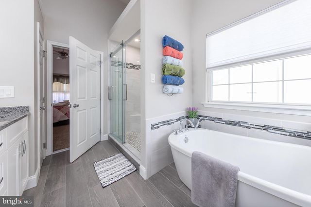 6 MORNINGSTAR CT, Sicklerville, NJ 08081