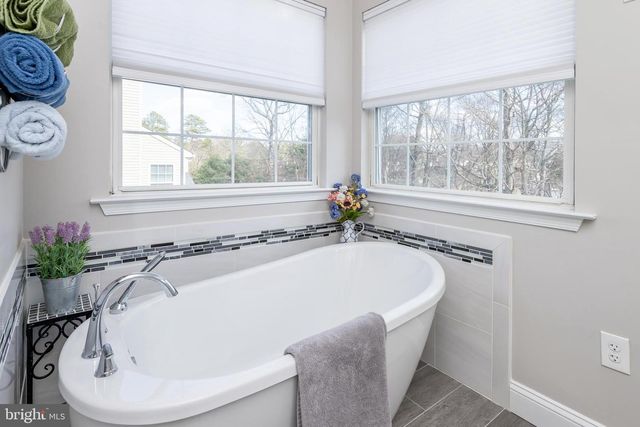 6 MORNINGSTAR CT, Sicklerville, NJ 08081