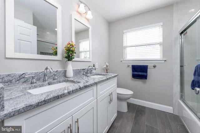 6 MORNINGSTAR CT, Sicklerville, NJ 08081