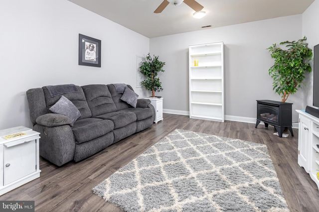 6 MORNINGSTAR CT, Sicklerville, NJ 08081