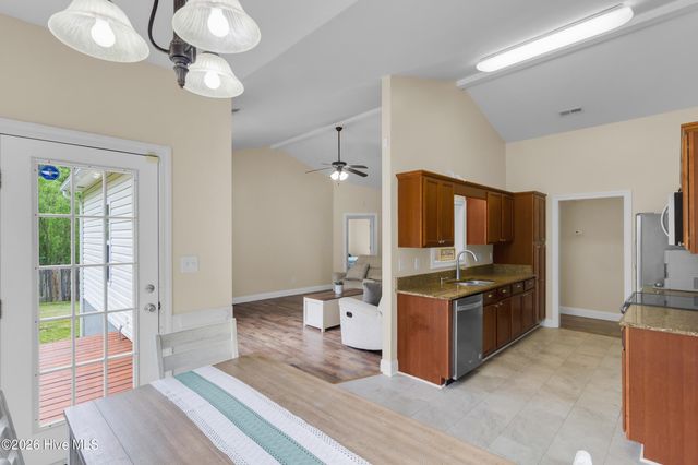 512 Pebble Spruce Court, Jacksonville, NC 28546