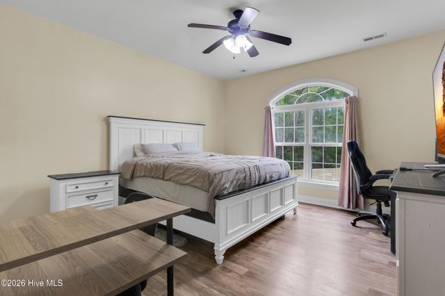 512 Pebble Spruce Court, Jacksonville, NC 28546