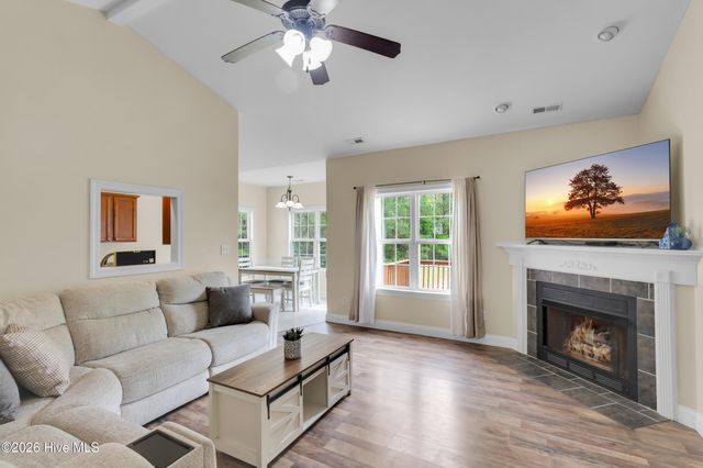 512 Pebble Spruce Court, Jacksonville, NC 28546