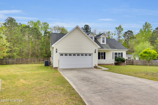 512 Pebble Spruce Court, Jacksonville, NC 28546