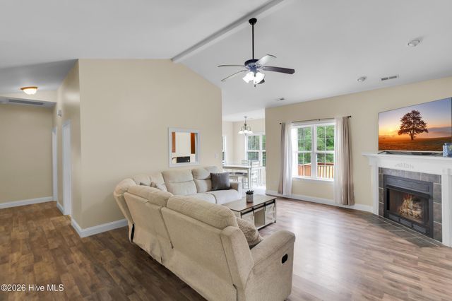 512 Pebble Spruce Court, Jacksonville, NC 28546