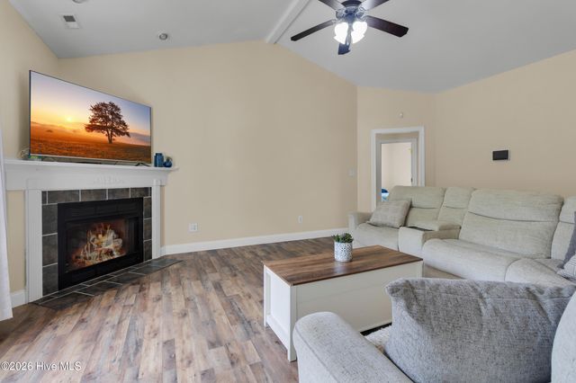 512 Pebble Spruce Court, Jacksonville, NC 28546