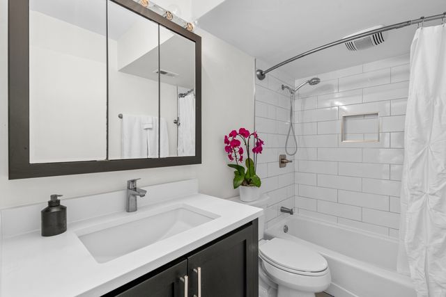 1622 N St. Michaels Court 1622, Chicago, IL 60614