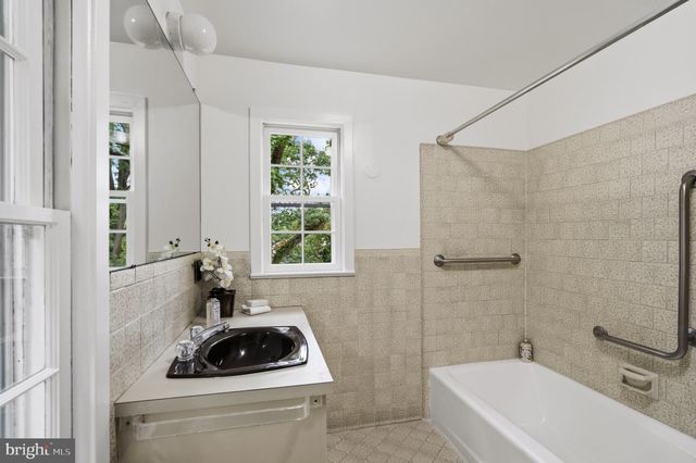 3218 NEWARK ST NW, Washington, DC 20008