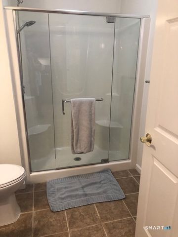 1 Indian Neck Avenue apt 13, Branford, CT 06405