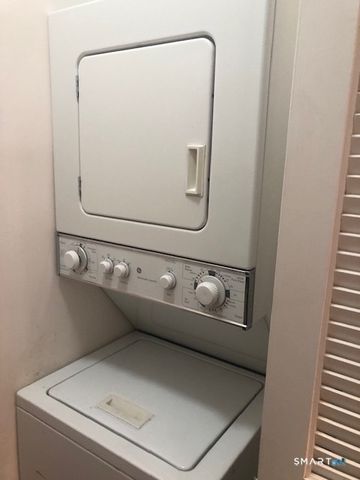 1 Indian Neck Avenue apt 13, Branford, CT 06405