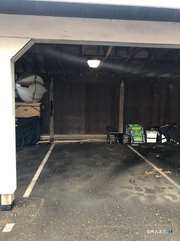 1 Indian Neck Avenue apt 13, Branford, CT 06405