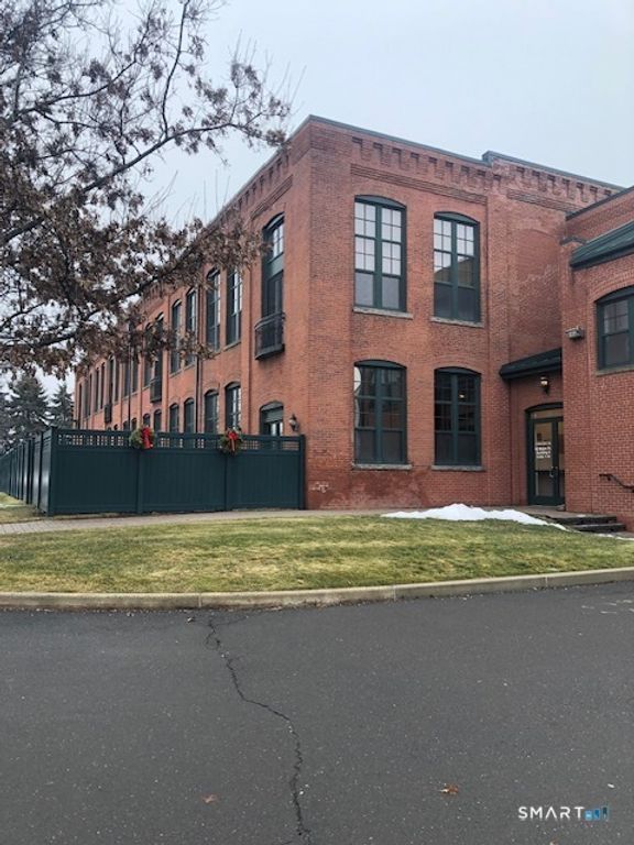 1 Indian Neck Avenue apt 13, Branford, CT 06405