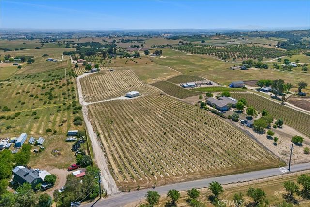 5720 Vista Serrano Way, Paso Robles, CA 93446
