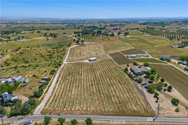 5720 Vista Serrano Way, Paso Robles, CA 93446