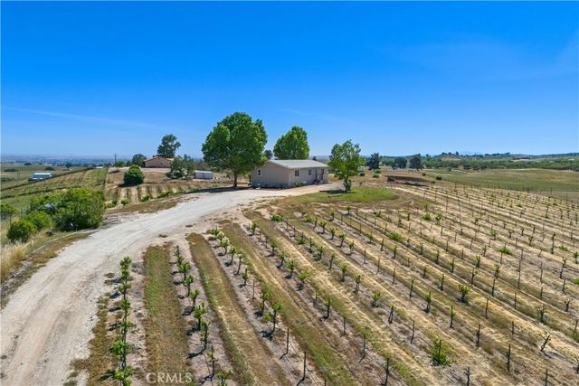 5720 Vista Serrano Way, Paso Robles, CA 93446