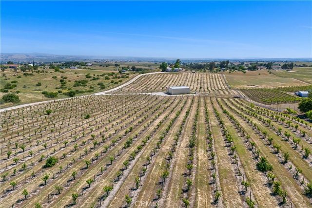 5720 Vista Serrano Way, Paso Robles, CA 93446