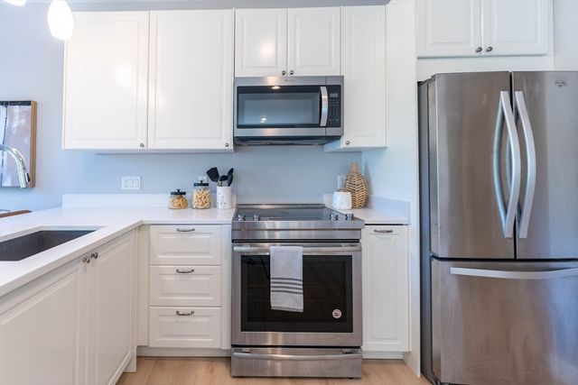 999 Hancock St 202, Quincy, MA 02169