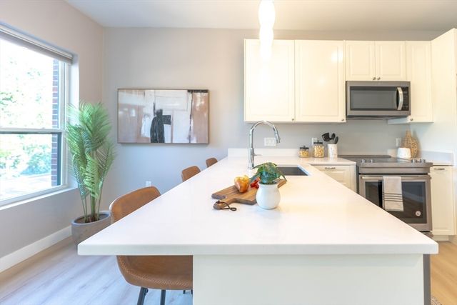 999 Hancock St 202, Quincy, MA 02169
