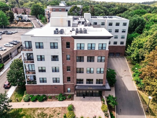 999 Hancock St 202, Quincy, MA 02169