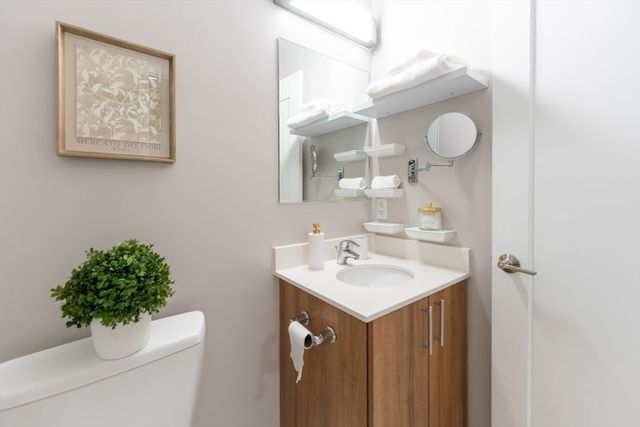999 Hancock St 202, Quincy, MA 02169