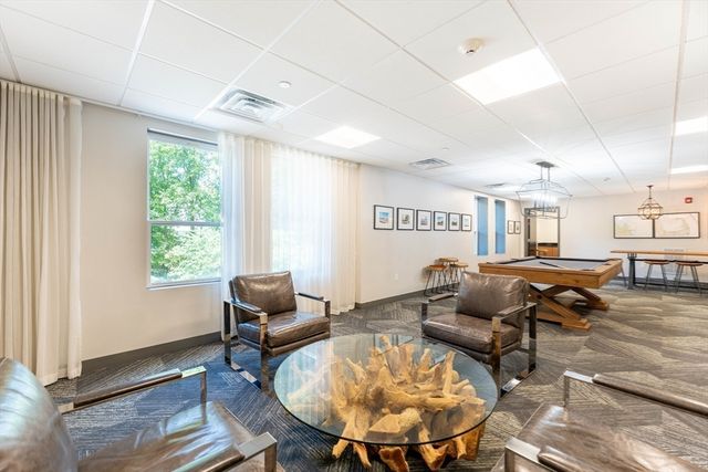 999 Hancock St 202, Quincy, MA 02169