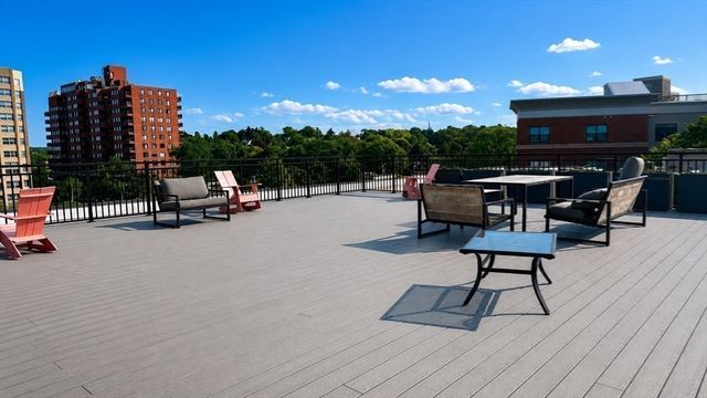 999 Hancock St 202, Quincy, MA 02169