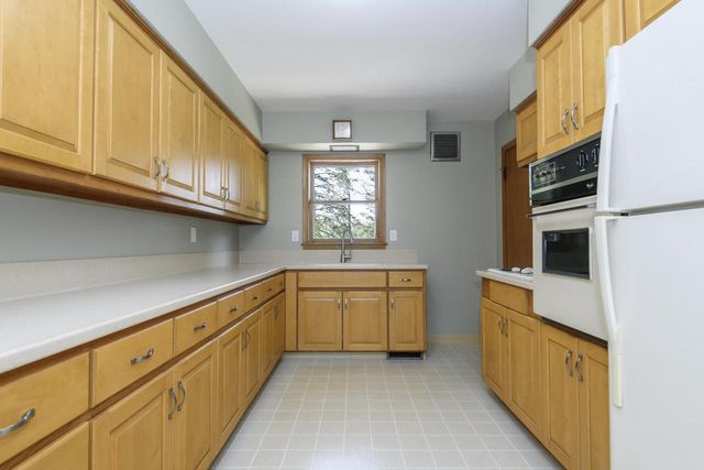 S38W31714 Wern WAY, Waukesha, WI 53189