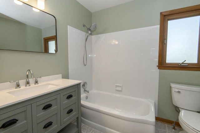S38W31714 Wern WAY, Waukesha, WI 53189