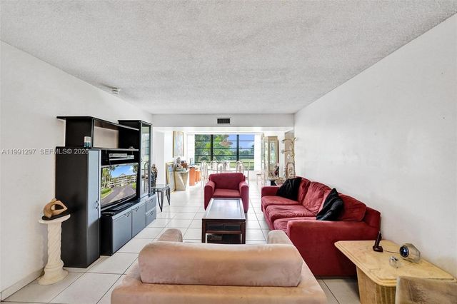 1502 Whitehall Dr 205, Davie, FL 33324