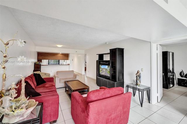 1502 Whitehall Dr 205, Davie, FL 33324