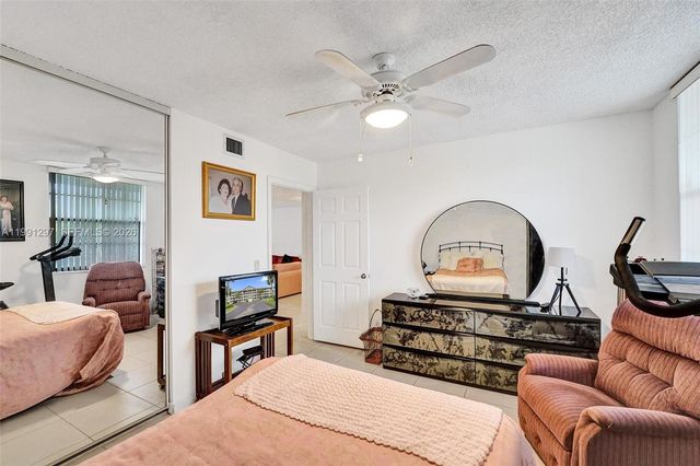 1502 Whitehall Dr 205, Davie, FL 33324