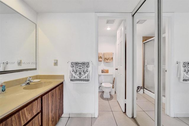 1502 Whitehall Dr 205, Davie, FL 33324