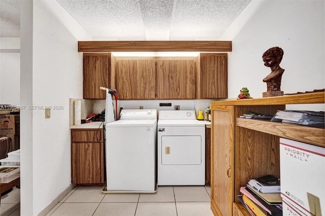 1502 Whitehall Dr 205, Davie, FL 33324