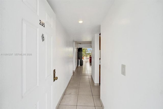 1502 Whitehall Dr 205, Davie, FL 33324