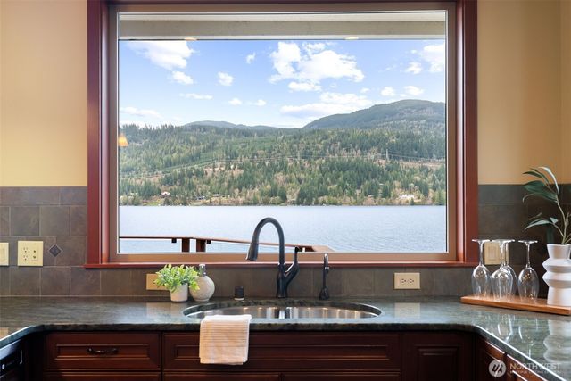 20 Far Summit Place, Bellingham, WA 98229