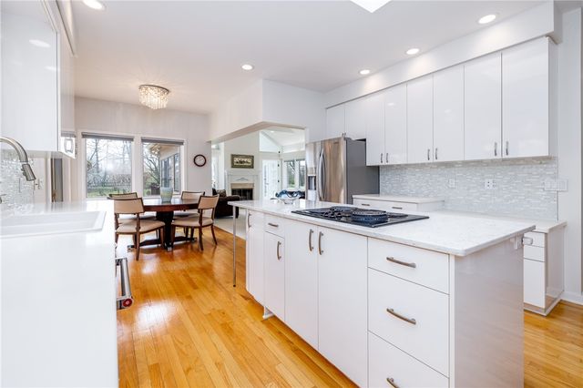 9 Abbey Woods, Pittsford, NY 14534