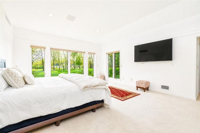 9 Abbey Woods, Pittsford, NY 14534