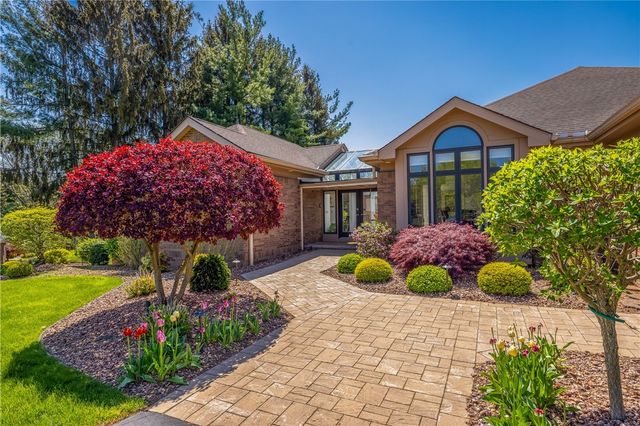 9 Abbey Woods, Pittsford, NY 14534