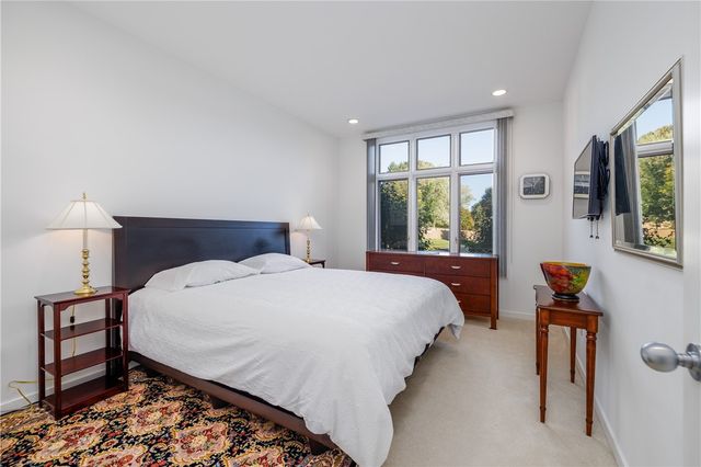 9 Abbey Woods, Pittsford, NY 14534