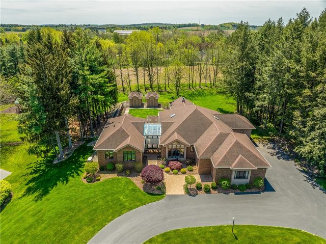 9 Abbey Woods, Pittsford, NY 14534